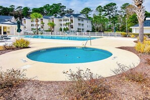 Pool - Spacious condo with pool, hot tub, W/D, close to beach & golf (Myrtle Beach)