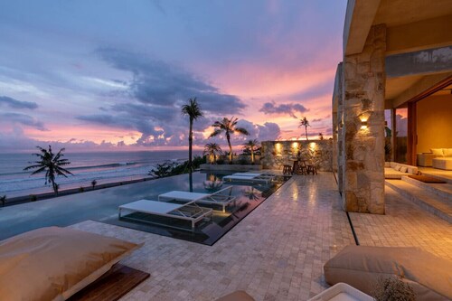 Beachfront Views Balian LuxVilla