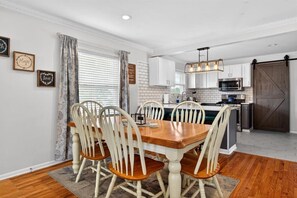 Dining - Premier Louisville home with exclusive home gym! (Louisville)