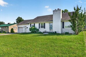 Exterior - Premier Louisville home with exclusive home gym! (Louisville)