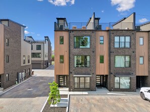 Exterior - Iconic retreat w/ exclusive rooftop lounge & spa! (Nashville)