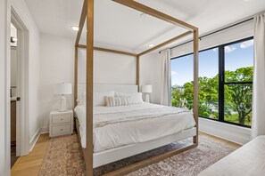3 bedrooms, iron/ironing board, WiFi, bed sheets - Iconic retreat w/ exclusive rooftop lounge & spa! (Nashville)