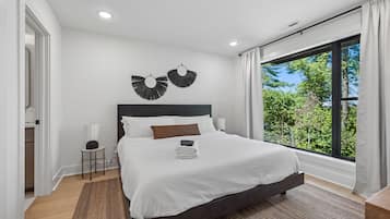 3 habitaciones, tabla de planchar con plancha, wifi y ropa de cama