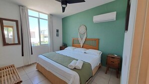 3 slaapkamers, een strijkplank/strijkijzer, internet, beddengoed