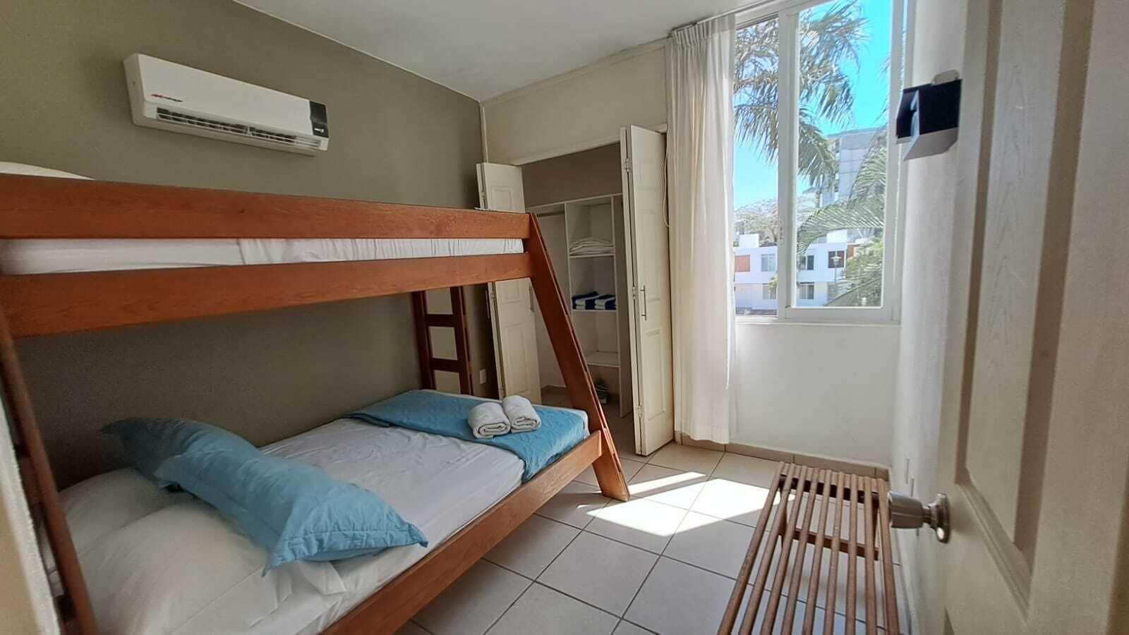 3 bedrooms, iron/ironing board, internet, bed sheets
