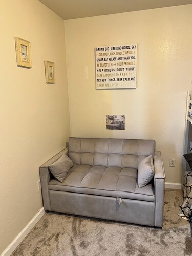 Charming & relaxing 2BR apt. in the Heart of Worland, Cozy & Convenient Stay!