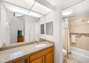 Hair dryer, soap, toilet paper - Cozy 2-bedroom condo with AC in lovely Kihei (Kihei)