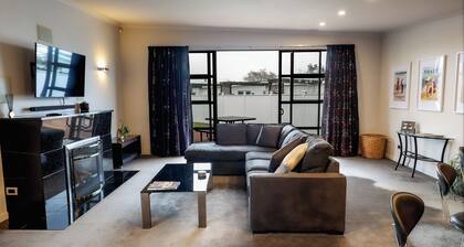 Martinborough Retreat with Hot Tub