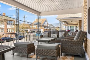 Terrace/patio - Modern 9BR | Sleeps 20 | 1.5 Blocks to Beach (Ventnor City)