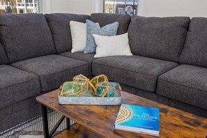 TV - Modern 9BR | Sleeps 20 | 1.5 Blocks to Beach (Ventnor City)