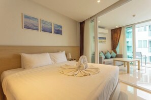 1 bedroom, WiFi - Beach front Hotel Rawai Pool & Gym c114 (Tambon Rawai)