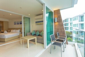 1 bedroom, WiFi - Beach front Hotel Rawai Pool & Gym c114 (Tambon Rawai)