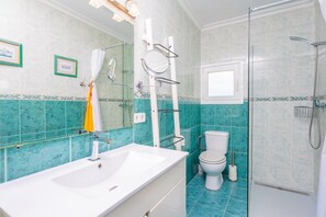 Shower, hair dryer, towels - CAN JOAN (COLONIA DE SANT PERE) - Lovely summer house 10 minutes from the beach with free (Artà)