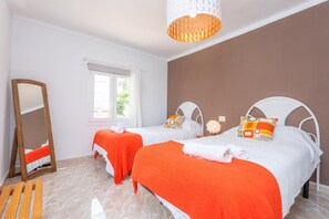 3 Schlafzimmer, BĂŒgeleisen/BĂŒgelbrett, kostenloses WLAN, BettwĂ€sche
