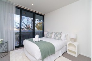 2 bedrooms, iron/ironing board, free WiFi, bed sheets - Scandi Apartment Above Kingston Dining + Balconies (Kingston)