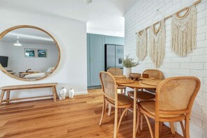 Dining - Brunswick Saltwater Apartment - 2/11 Booyun St, Brunswick Heads (Byron)