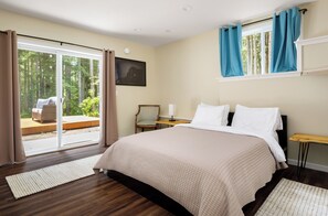 Room - 3-bedroom forest home near Langley, perfect for your getaway (Langley)