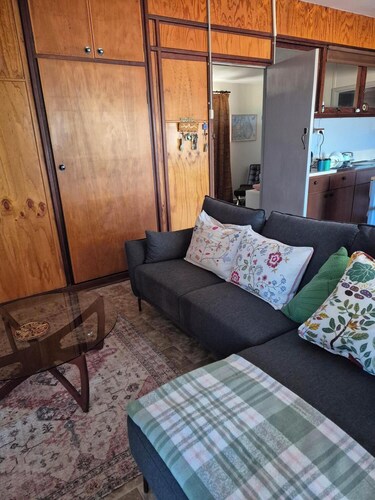 Hopetoun Beach House. Step back in time! A close stroll to town and beach.