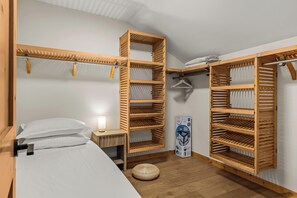 4 bedrooms, Internet, bed sheets - Alpine Forest Retreat/Brand New 2026 April (Canmore)