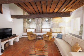 Living area - Le Vieux Moulin Cotignac – Perfect Base to Explore Provence. (Cotignac)