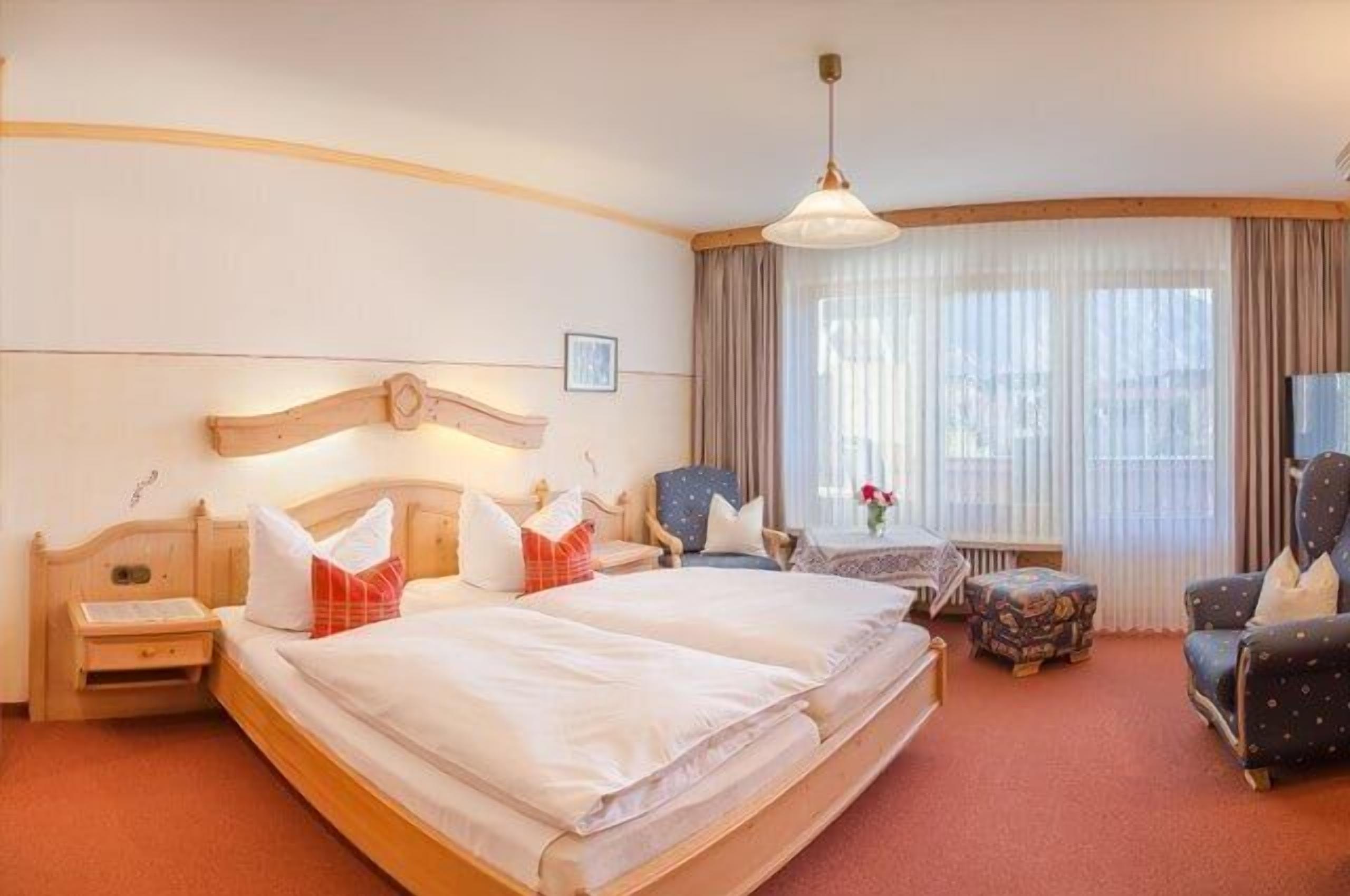 1 bedroom, internet, bed sheets