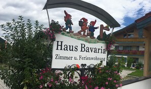 A sign for Haus Bavaria, indicating it is a hotel with a garden area. - Apartment type A 7, shower and WC, balcony, kitchenette, TV, WLAN (Ruhpolding)