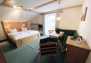 1 bedroom, Internet, bed sheets - Apartment type A 11, shower and WC, balcony, kitchenette, TV, WLAN (Ruhpolding)