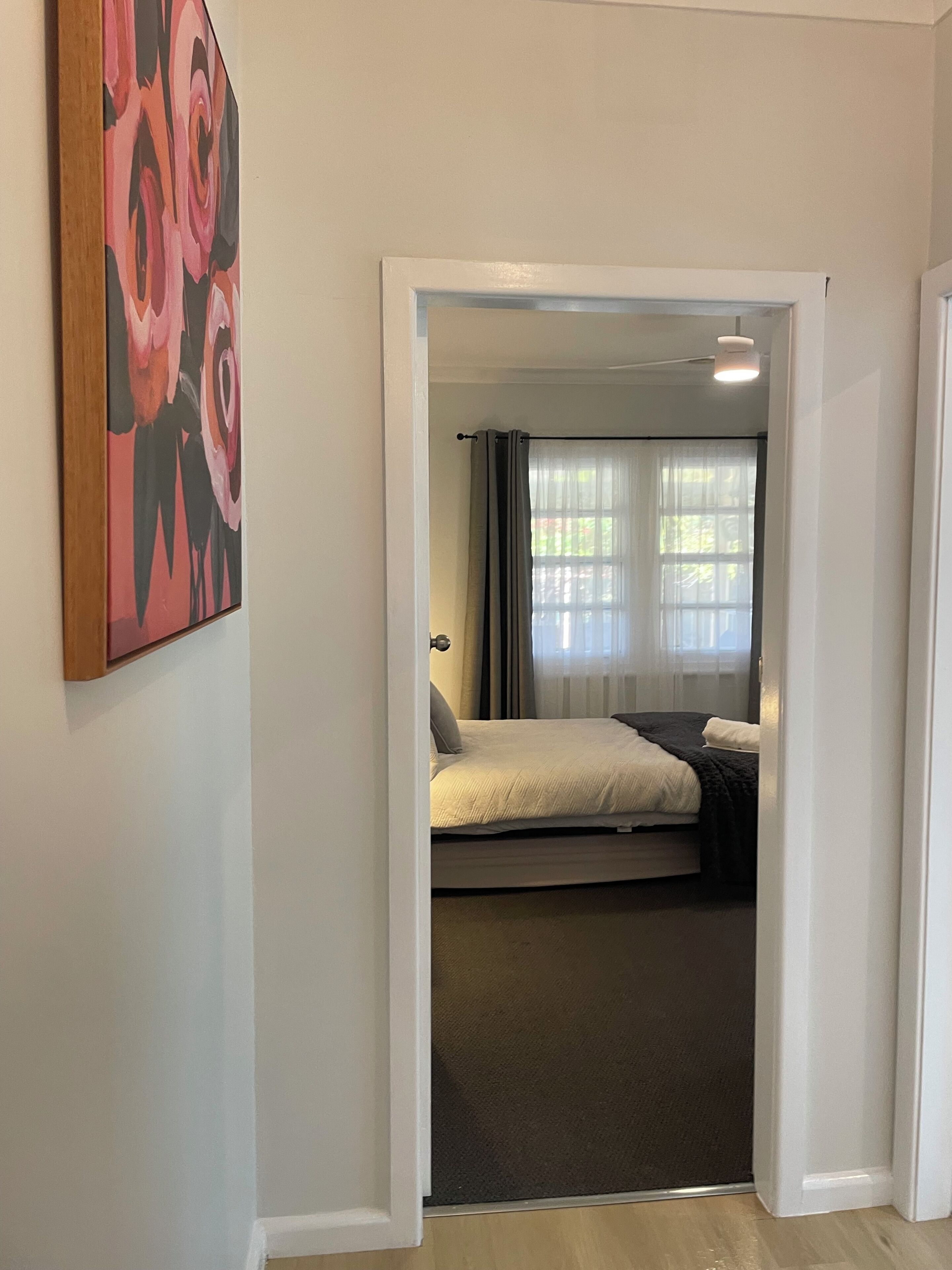 3 slaapkamers, een strijkplank/strijkijzer, gratis wifi, beddengoed