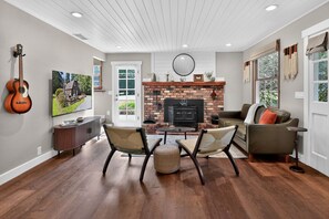 TV, fireplace - Cozy Conifer Cottage- A Newly Reimagined Woodland Retreat (Port Angeles)