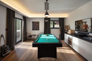 Biệt thự dành cho gia đình, nhiều ph òng ngủ, đối diện biển (Villa Valmata Adriatic Pearl) | Phòng trò chơi giải trí