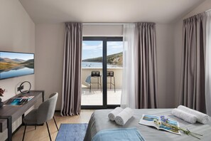 Familienvilla, Mehrere Schlafzimmer, Meerseite (Villa Valmata Adriatic Pearl) | 5 Schlafzimmer, kostenloses WLAN, Bettwäsche