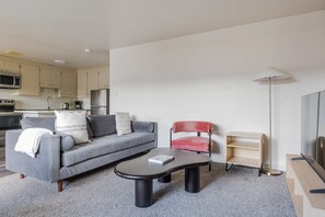 Living area - Blueground | Lawton Park, view, nr Discovery Park (Seattle)