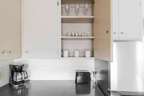 Private kitchen - Blueground | Lawton Park, view, nr Discovery Park (Seattle)