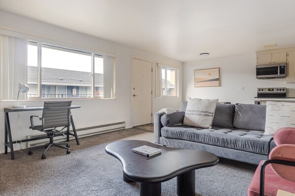 Living area - Blueground | Lawton Park, view, nr Discovery Park (Seattle)