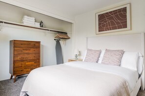 Room - Blueground | Lawton Park, view, nr Discovery Park (Seattle)