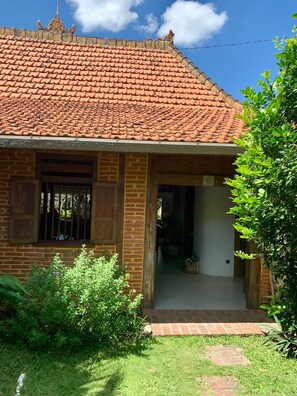 Exterior detail - Stylish 3-bedroom joglo villa with AC and pool 800m from the beach (Canggu, Badung)
