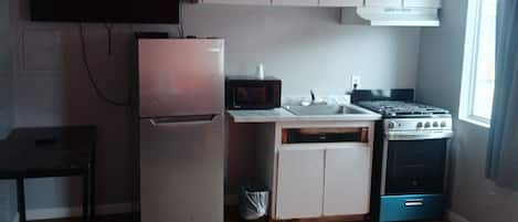 Junior Studio, Non Smoking, Kitchenette | Private kitchen | Full-size fridge, microwave, oven, stovetop