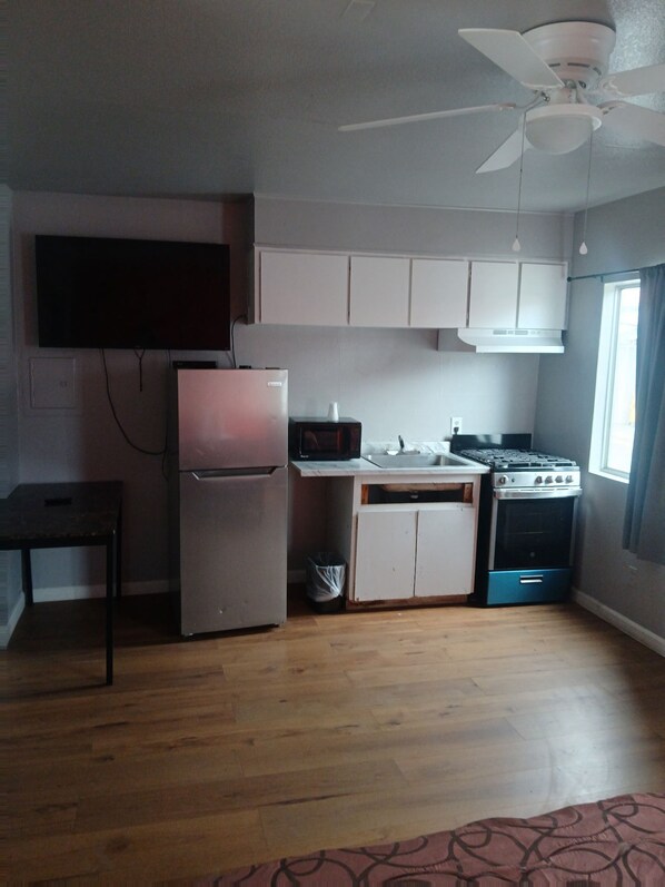 Junior Studio, Non Smoking, Kitchenette | Private kitchen