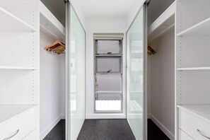 Interior - Spacious 2-Bed Retreat in Rosebery (Rosebery)