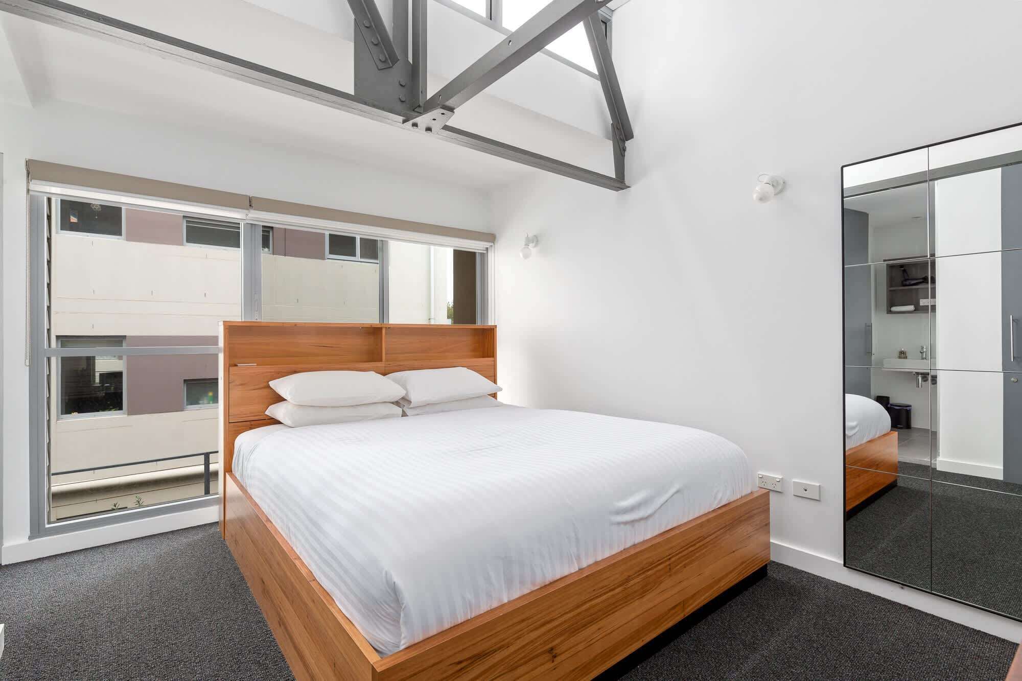 2 bedrooms, desk, iron/ironing board, WiFi
