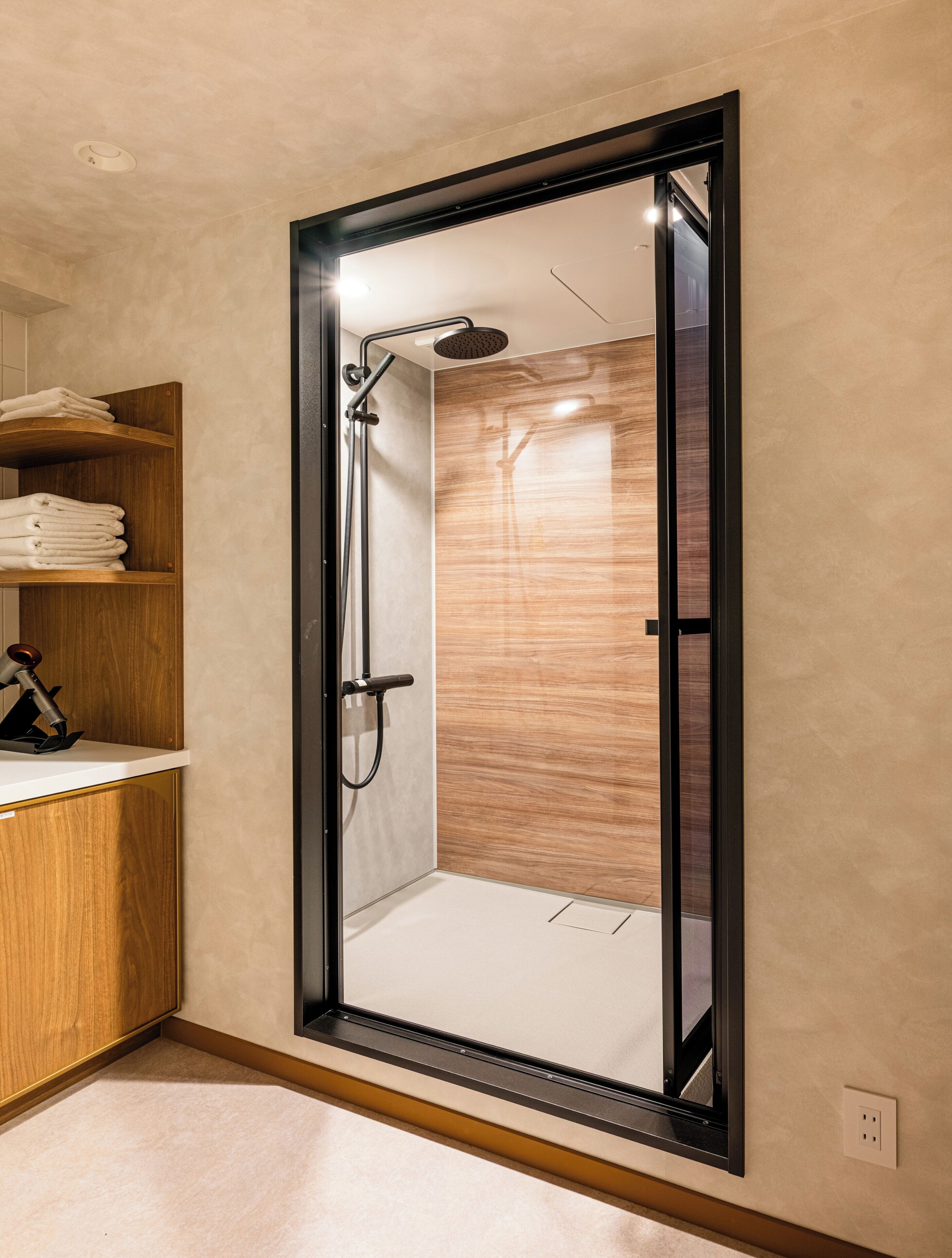 Quarto triplo superluxo | Banheiro | Chuveiro, produtos de toalete grátis, secador de cabelo 