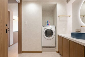 Luxury Triple Room | Interior - Hotel EN-YO (Tokyo)