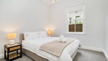 Desk, iron/ironing board, WiFi, bed sheets