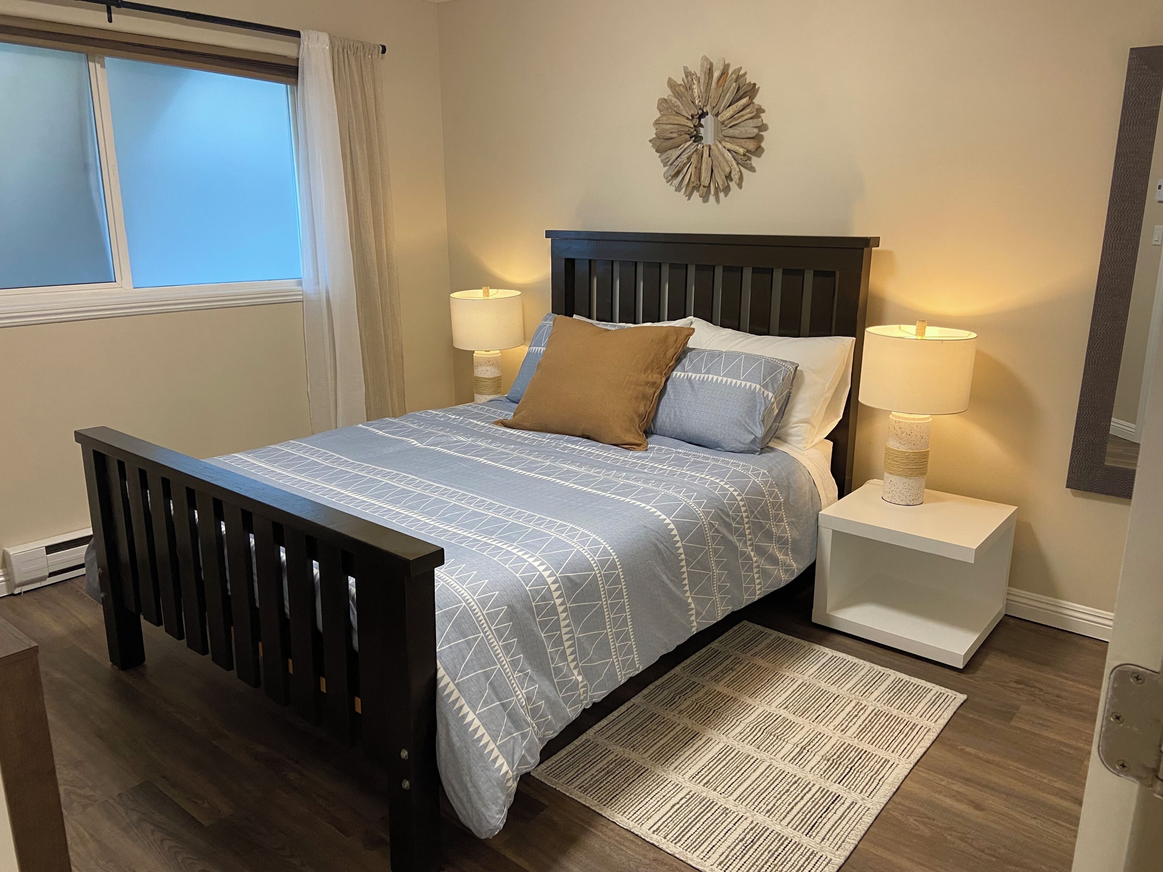 2 Schlafzimmer, Schreibtisch, Bügeleisen/Bügelbrett, Reisekinderbett