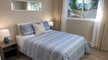 2 bedrooms, desk, iron/ironing board, travel crib