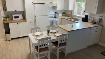Coffee/tea maker, fridge, microwave, oven