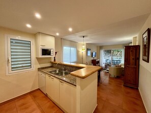 Interior - Moderne Ferienwohnung mit Pool und Garten by Interhome (Fontclara)