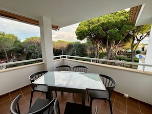 Outdoor dining - Moderne Ferienwohnung mit Pool und Garten by Interhome (Fontclara)