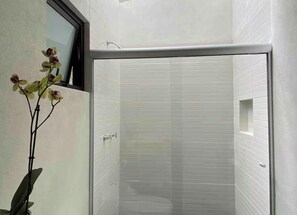 Bathroom - Private house in Avándaro for 8 : jacuzzi included : 5 min to town (Valle de Bravo)