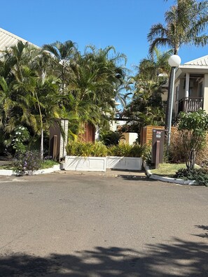 Property grounds - Cosy Cap Paradis 974 apartment 8 minutes from the lagoon. Ideal for a couple. (Saint-Paul)
